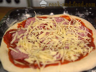 Pizza à la saucisse fumée - la recette la plus facile