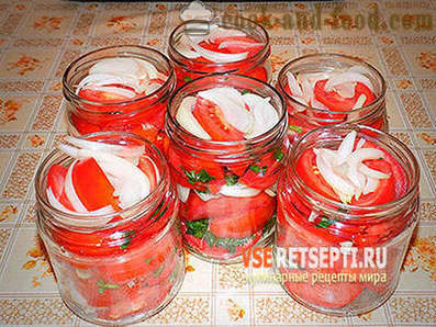Salade douce de tomates rouges en hiver