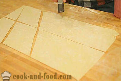 Gâteaux de levure avec du fromage dans le four