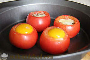 Tomates farcies à l'œuf et le fromage