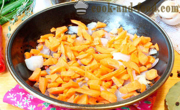 Pommes de terre cuites au four avec du poulet dans un pot