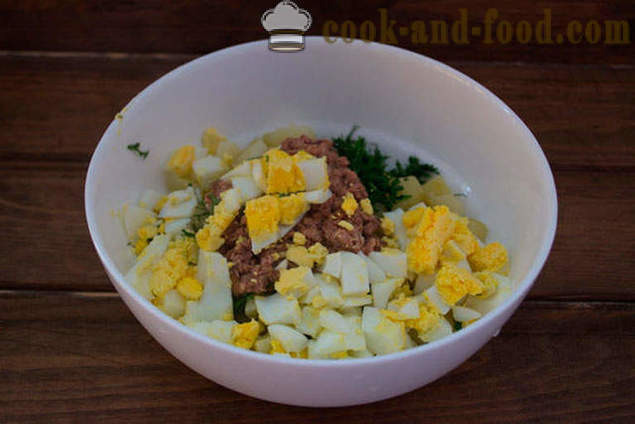 Salade diététique avec thon en conserve