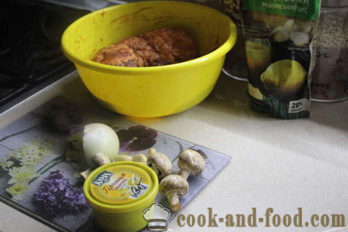 Porc au four, au four avec des champignons et des légumes - comment faire cuire poitrail délicieux dans le four, la recette avec une photo poshagovіy