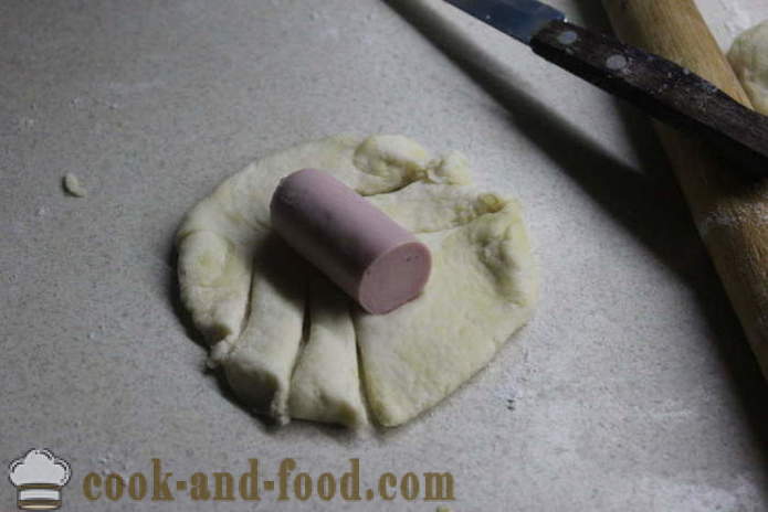 Les porcs dans des couvertures sur le yogourt et la levure - comment faire cuire des hot-dogs en pâtisserie au four, avec une étape par étape des photos de recettes