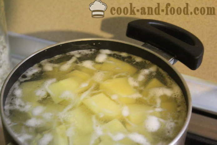 Pommes de terre, pommes de terre en purée avec le céleri et les oignons - comment faire des pommes de terre en purée avec l'oignon et le céleri, une étape par étape des photos de recettes