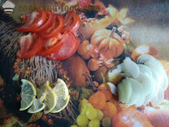 Maquereau cuit au four avec des tomates et un citron dans du papier - comme le maquereau cuit au citron dans le four, avec une étape par étape des photos de recettes