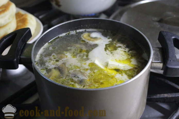 Soupe aux champignons avec du fromage - comment faire cuire la soupe au fromage avec des champignons savoureux droite rapide, avec une étape par étape des photos de recettes