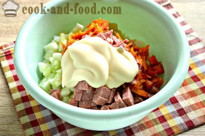 Salade coréenne de carottes et les poivrons, les pommes de terre et des saucisses - comment faire une salade de carottes et de poivrons coréens, une étape par étape des photos de recettes