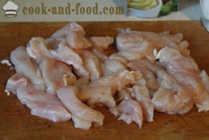 Stroganoff délicieux boeuf de poitrine de poulet à la crème sure et la moutarde - comment faire boeuf Strogonoff du poulet avec de la farine, une étape par étape des photos de recettes