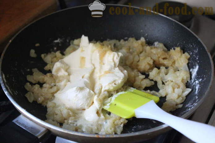 Stroganoff délicieux boeuf de poitrine de poulet à la crème sure et la moutarde - comment faire boeuf Strogonoff du poulet avec de la farine, une étape par étape des photos de recettes