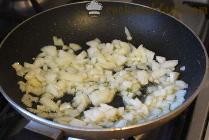 Stroganoff délicieux boeuf de poitrine de poulet à la crème sure et la moutarde - comment faire boeuf Strogonoff du poulet avec de la farine, une étape par étape des photos de recettes