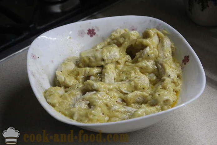 Stroganoff délicieux boeuf de poitrine de poulet à la crème sure et la moutarde - comment faire boeuf Strogonoff du poulet avec de la farine, une étape par étape des photos de recettes