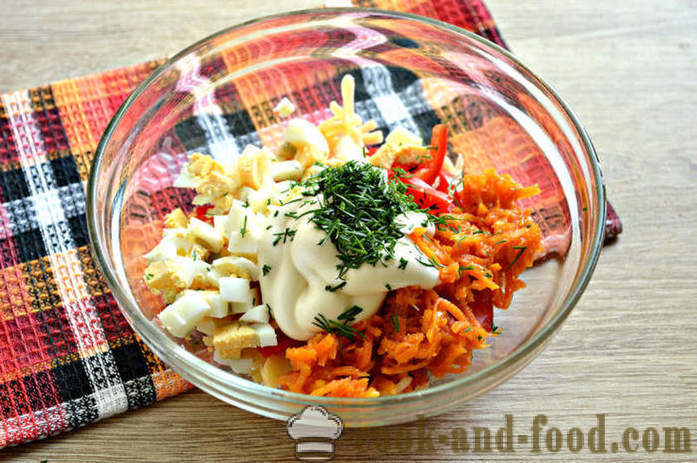 Salade de fromage avec des tomates cerises, l'oeuf et la carotte en coréen - comment faire une salade de fromage, une étape par étape des photos de recettes