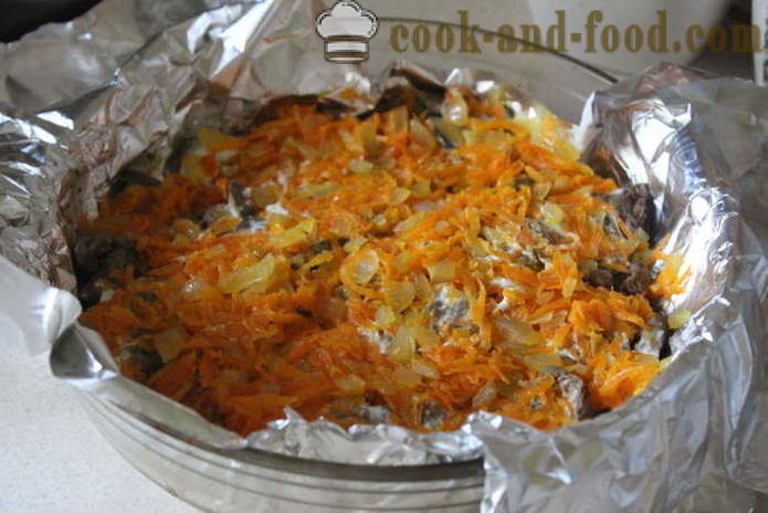 Foie de poulet rôti à la crème aigre, les carottes et les oignons - comment faire cuire un délicieux foies de poulet au four, avec une étape par étape des photos de recettes