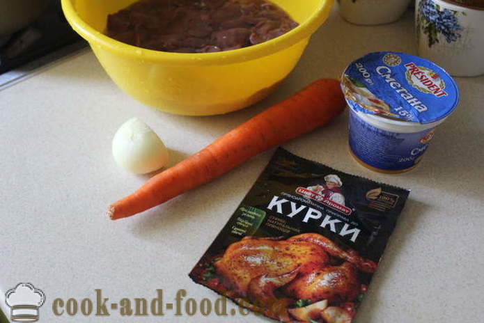 Foie de poulet rôti à la crème aigre, les carottes et les oignons - comment faire cuire un délicieux foies de poulet au four, avec une étape par étape des photos de recettes