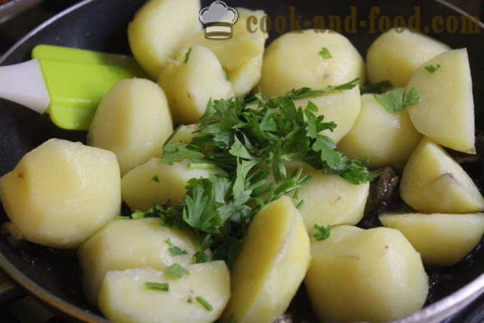 Les pommes de terre aux champignons à la crème sure et l'ail - comment faire cuire les pommes de terre aux champignons dans une poêle à frire, une étape par étape des photos de recettes
