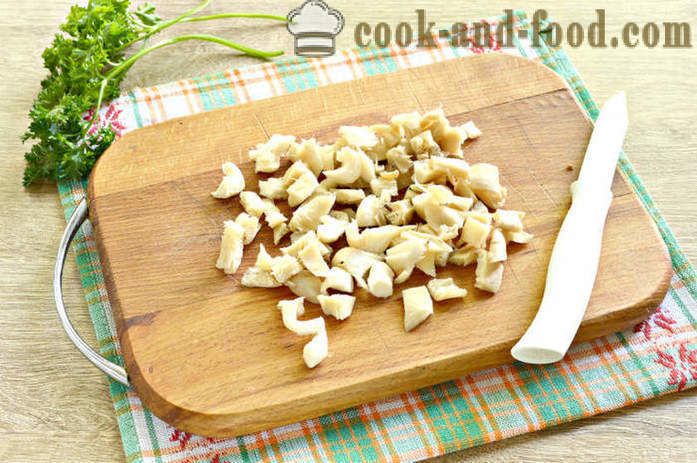 Pommes de terre aux champignons à la crème sure - comment faire cuire les champignons avec des pommes de terre et crème sure dans une casserole, avec une étape par étape des photos de recettes
