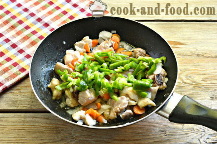 Riz aux légumes et poulet - à la fois délicieux riz de cuisson de poulet dans une poêle à frire, une étape par étape des photos de recettes