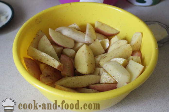 Les jeunes pommes de terre dans une casserole avec des saucisses et des légumes - comment faire cuire un rôti dans le four des jeunes pommes de terre, étape par étape des photos de recettes