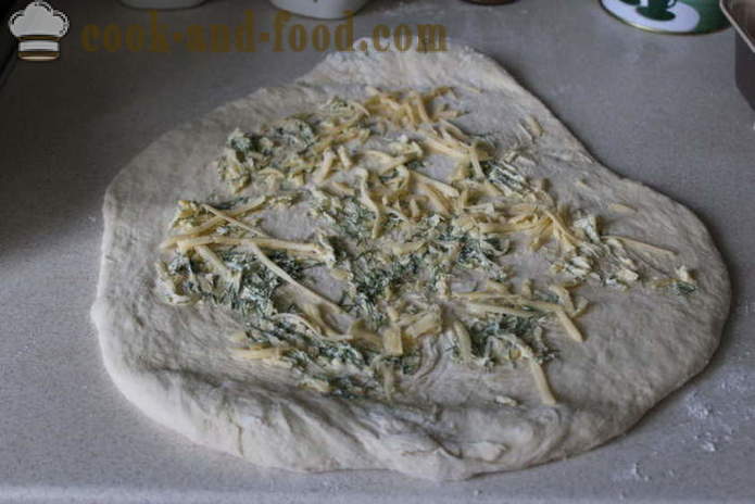 Pain au fromage fait maison avec des herbes - une étape recette pas à pas du pain au fromage au four, avec des photos