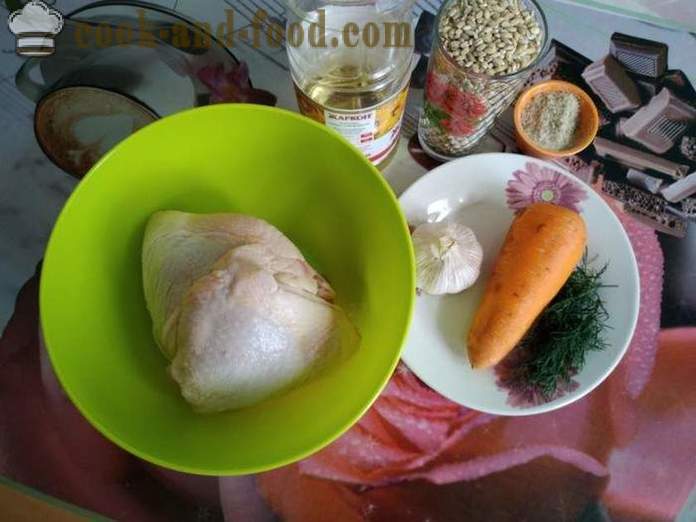 Poulet délicieux orge perle pilaf et les cuisses de poulet - comment faire un pilaf de poulet avec l'orge, étape par étape des photos de recettes