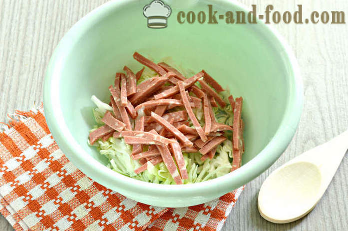 Salade de carottes, croûtons coréenne, saucisses - Comment préparer une salade avec des croûtons et la mayonnaise, une étape par étape des photos de recettes