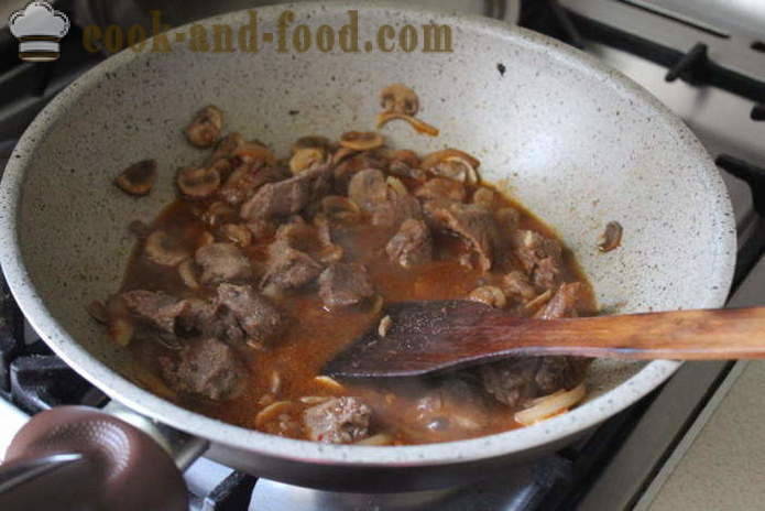 Ragoût de boeuf savoureux - à la fois délicieux pour cuire le ragoût de boeuf aux champignons, une étape par étape des photos de recettes