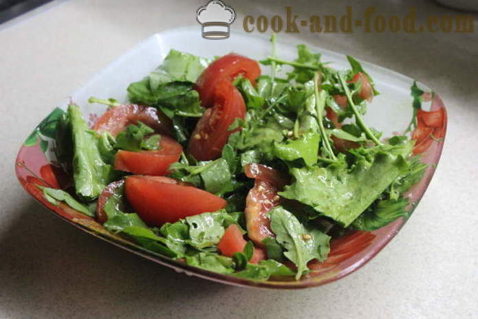 Délicieuse salade de roquette et les tomates - comment préparer une salade de roquette, une étape par étape des photos de recette