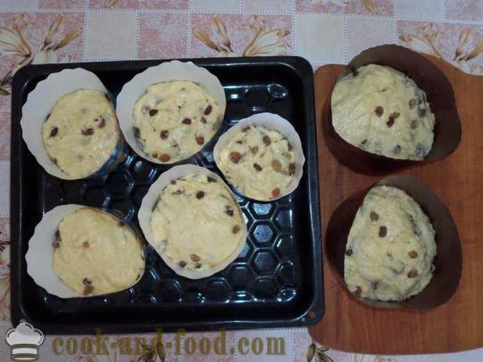 Panettone italien - comment faire cuire des muffins faits maison avec des raisins secs, recette poshagovіy avec une photo