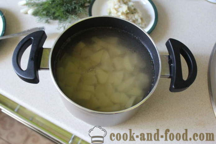 Soupe aux épinards à la crème et boulettes - comment faire cuire la soupe aux épinards surgelés, étape par étape des photos de recettes