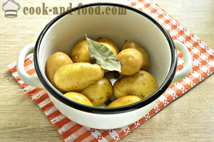 Pommes de terre nouvelles à l'ail et fines herbes - comment faire cuire les pommes de terre nouvelles et savoureux étape par étape bien des photos de recettes