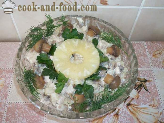 Salade de poulet à l'ananas et les champignons - comment faire une salade de poulet à l'ananas et les champignons, une étape par étape des photos de recettes