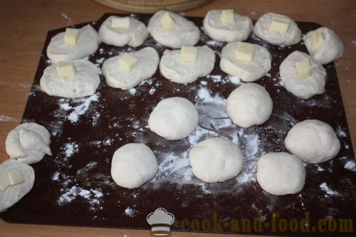 Beignets Lush sur levure farcies au fromage - comment faire des beignets avec la farce, une étape par étape des photos de recettes