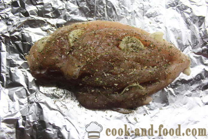 Cuit au four poitrine de poulet avec du miel, l'ail et les épices - comment faire cuire les poitrines de poulet dans le four, avec une étape par étape des photos de recettes