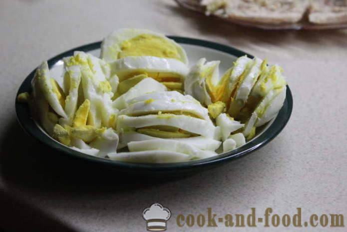 Salade en couches avec des oignons de poulet et au vinaigre - Comment préparer une salade avec des oignons au vinaigre et le poulet, avec une étape par étape des photos de recettes