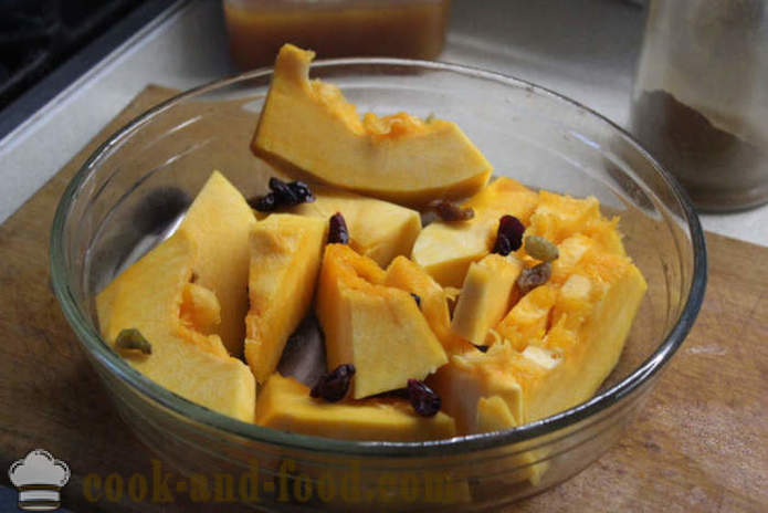 Citrouille cuite au four avec du miel, des fruits secs et d'épices - comment cuire les tranches de citrouille au four, avec une étape par étape des photos de recettes