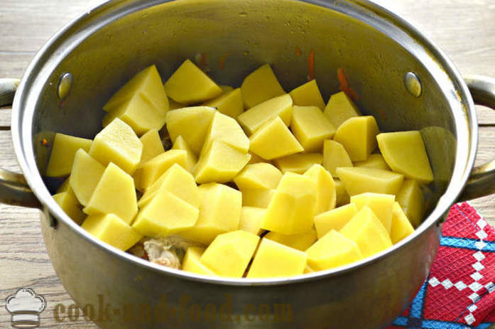 Pommes de terre cuites au four avec du poulet - comment faire cuire un délicieux ragoût de pommes de terre avec du poulet, étape par étape des photos de recettes