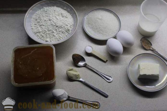 Gâteau de miel simple au gingembre - comment faire cuire un gâteau au miel et au gingembre dans le four, avec une étape par étape des photos de recettes