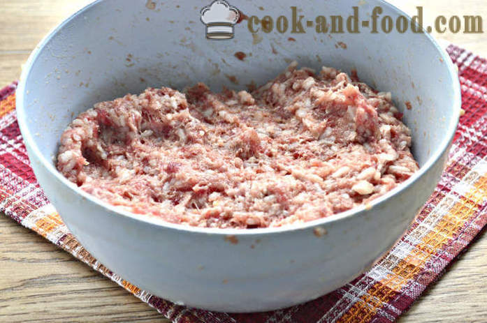 Boulettes de viande de boeuf haché avec du riz dans une poêle à frire - comment faire cuire les boulettes de viande de bœuf haché et la sauce, avec une étape par étape des photos de recettes
