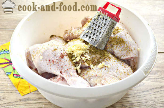 Les morceaux de poulet dans le four - comme le poulet cuit au four dans la mayonnaise, une étape par étape des photos de recettes
