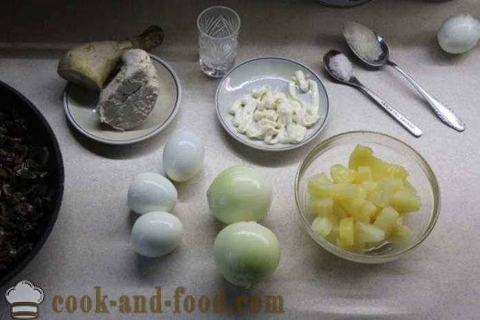 Salade aux champignons en couches, du sein et de l'ananas - comment faire une salade d'ananas avec du poulet, étape par étape des photos de recettes