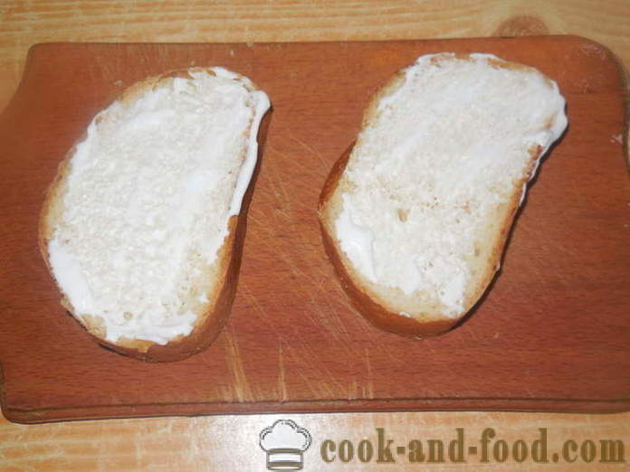 Sandwichs chauds avec des bâtons de fromage et de crabe - comment faire des sandwichs chauds dans le four, avec une étape par étape des photos de recettes