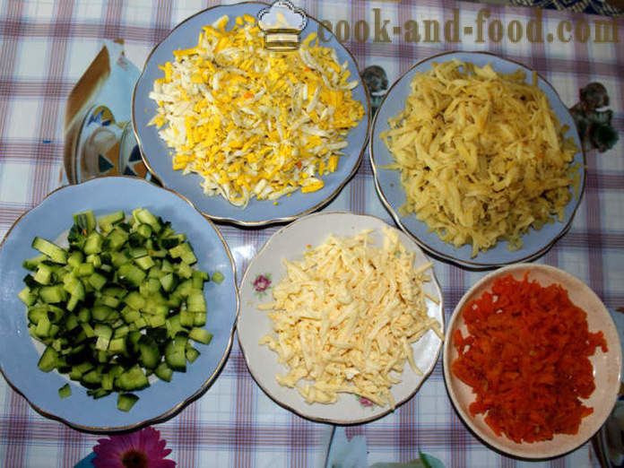 Salade simple de champignons avec des champignons et du fromage - comment préparer une salade aux champignons, une étape par étape des photos de recettes