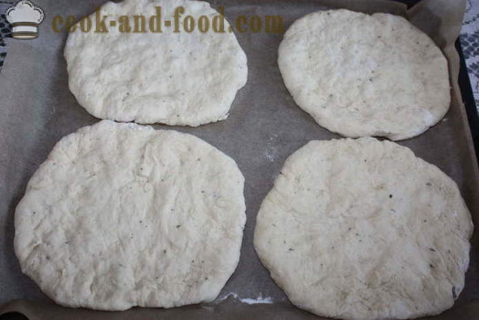 Gâteau de levure dans le four patyr - comment faire cuire du pain ouzbek à la maison, étape par étape les photos de recettes