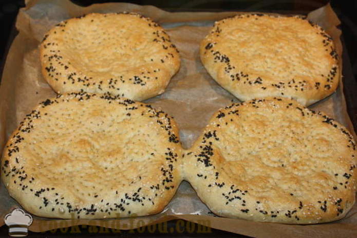 Gâteau de levure dans le four patyr - comment faire cuire du pain ouzbek à la maison, étape par étape les photos de recettes