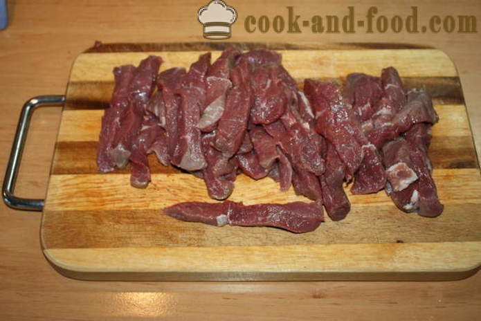 Viande de bœuf Stroganoff avec du vin et des légumes - une étape recette pas à pas avec des photos comment faire cuire boeuf Stroganoff avec sauce