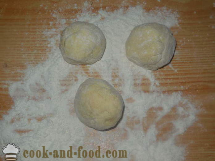 Gâteaux de pâte de fromage cottage avec des abricots dans une casserole - comment faire des gâteaux avec des abricots, étape par étape les photos de recettes