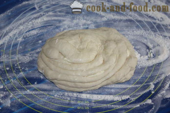 Pâte feuilletée gâteau de levure farci au poulet et pommes de terre - comment faire cuire une tarte au poulet et pommes de terre au four, avec une étape par étape des photos de recettes