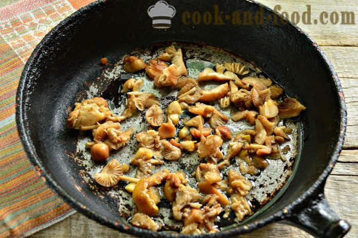 Délicieux gâteau recouvert de champignons et le chou - comment faire cuire une tarte avec du chou et les champignons au four, avec une étape par étape des photos de recettes