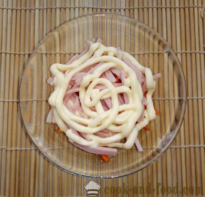 Simple salade et frites - comment faire une salade avec jambon en couches, des champignons et des frites, une étape par étape des photos de recettes